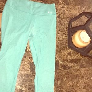 turquoise cropped Nike leggings